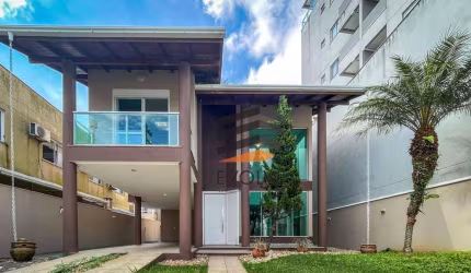 Casa com 3 dormitórios à venda, 176 m² por R$ 1.580.000,00 - Centro - Camboriú/SC