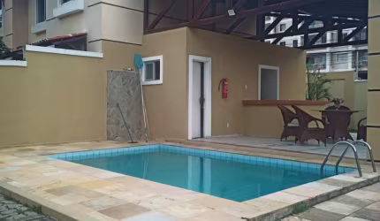 EXCELENTE CASA DÚPLEX EM CONDOMINIO NO BAIRRO PASSARÉ