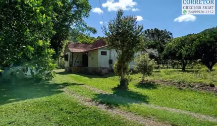 Sítio com casa enxaimel