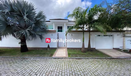 CASA DUPLEX COM 380m² Á VENDA EM CONDOMINIO FECHADO | VARGEM PEQUENA
