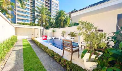 CONFORTÁVEL CASA TRIPLEX NO CONDOMINIO RIO MAR | 6 QUARTOS E 363M²