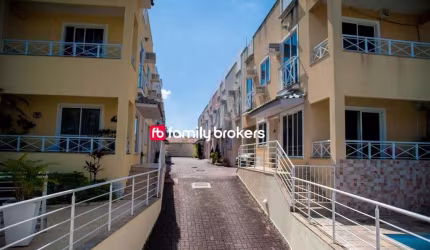 CASA TRIPLEX COM 3 QUARTOS E 175m² Á VENDA NO PENCHINCHA