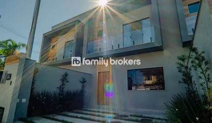 ELEGANTE CASA MODERNA COM 3 ESPAÇOSAS SUITES | 200 M² | VISTA PARA MONTANHAS