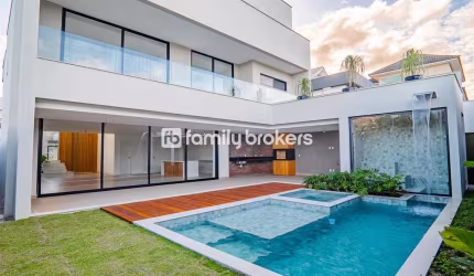 CONDOMÍNIO SAND LAKE: CASA TRÍPLEX DE 540m² E 4 QUARTOS À VENDA NO RECREIO