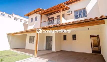 CAMPO GRANDE: LINDA CASA DUPLEX DE 317m² | 5 QUARTOS SENDO 2 SUÍTES | 4 VAGAS