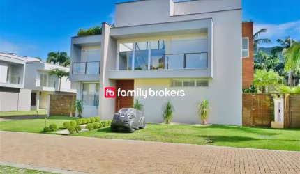 LUXUOSA CASA DE 4 QUARTOS E 594m² Á VENDA PRÓXIMO A PRAIA EM MARESIAS