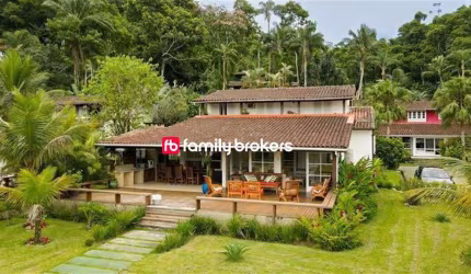 ESPETACULAR CASA EM ANGRA DOS REIS | 5 QUARTOS SENDO 2 SUÍTES | 460M² | 4 VAGAS