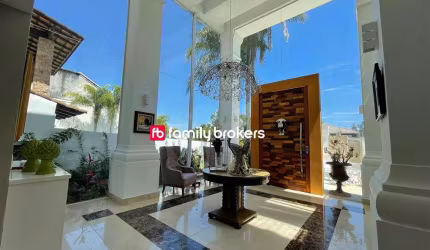 CONDOMÍNIO MALIBU: CASA DE ALTO PADRÃO COM 4 SUÍTES E 830m² À VENDA