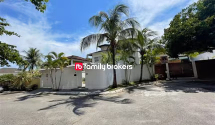 EXCELENTE CASA TRIPLEX COM 438M² | 4 SUÍTES | ÁREA DE LAZER - BARRA DA TIJUCA.