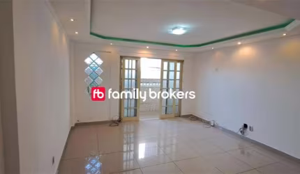 Casa Triplex em Curicica Rio de Janeiro – 3 Quartos, Suíte, Terraço e Vagas de Garagem