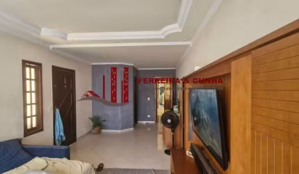 Casa sobrado de 200m² no bairro Vila Dom Pedro II.