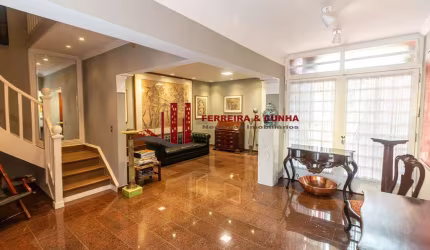 Casa comercial de 160m² no bairro Pinheiros.
