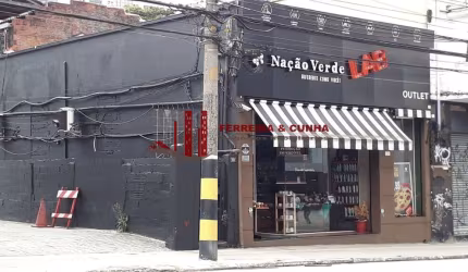 Ponto comercial 300m² no bairro Santana.