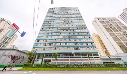 Vendo ap central, três dorm.  amplo e ensolarado. Uma vaga.