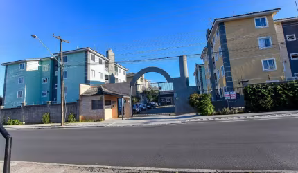 Apartamento no Cajuru. 3 dorm. e churrasqueira.