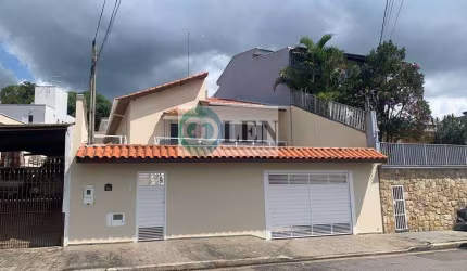Casa para Venda em Arujá, Jardim Planalto, 2 dormitórios, 2 suítes, 3 banheiros, 6 vagas