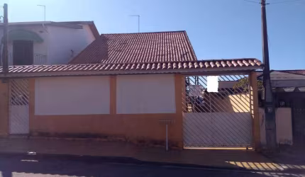 Casa para Venda em Arujá, Jordanópolis, 3 dormitórios, 1 suíte, 1 banheiro, 3 vagas