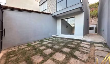 Casa com 3 quartos à venda na Praça Pimentel Duarte, Arcádia, Conselheiro Lafaiete, 90 m2 por R$ 390.000