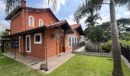 Casa à venda - 3 Suítes 5 Vagas área Gourmet
