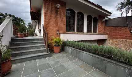 CASA COM 3 SUÍTES PARA VENDA NA VILA ALBERTINA
