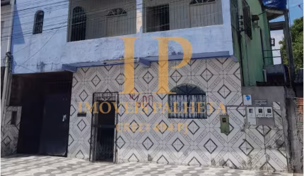 Vende-se casa de 2 andares, 7 dormitorios, vaga de garagem + casa anexa e quintal