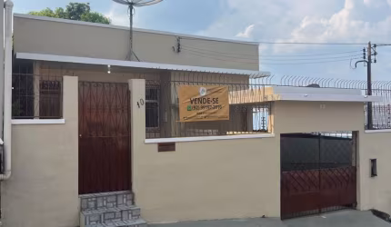 Vende-se Casa, 3 dormitórios, 1 vaga garagem, Cj dos Bancários no Santo Antônio