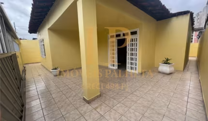 Vende-se Casa, 3 quartos, 2 suítes e 2 vagas de garagem, no Parque 10