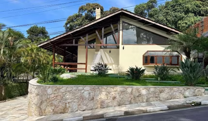Casa em condomínio fechado com 4 quartos à venda na Rua das Quaresmeiras, --, Arujázinho IV, Arujá por R$ 2.500.000