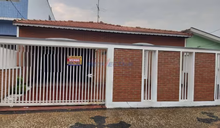 Casa com 2 quartos à venda na Rua Americana, 892, Jardim Imperial, Valinhos, 198 m2 por R$ 800.000