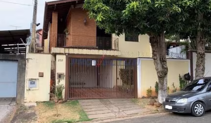 Casa com 3 quartos à venda na Rua José Strazzacapa, 252, Jardim Madalena, Campinas, 259 m2 por R$ 950.000