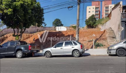 Terreno à venda na Vila Olivo, Valinhos  por R$ 2.800.000