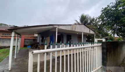 Casa sozinha no terreno para Venda no bairro Nereidas, localizado na cidade de Guaratuba / PR.