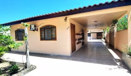 Excelente casa com edícula e 4 quartos
