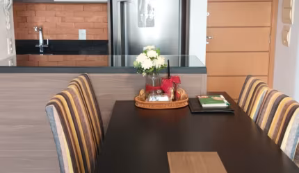 LINDO APARTAMENTO 100% MOBILIADO NO IRIRIÚ
