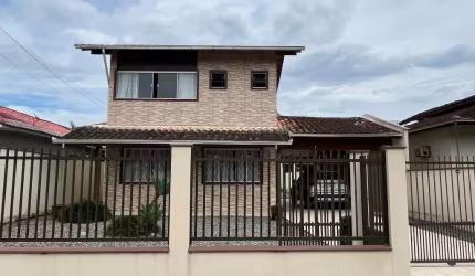 Lindo Sobrado com amplo  terreno