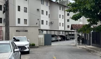 Apartamento  TÉRREO com TRÊS quartos no Costa e Silva