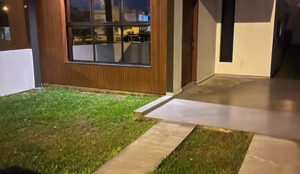 Apresentamos uma encantadora casa térrea, ideal para quem busca conforto, praticidade e a proximidade com a natureza.
