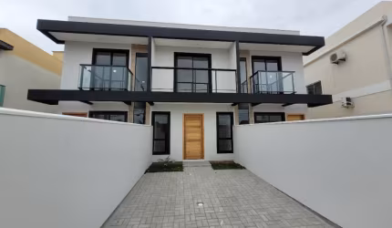 OPORTUNIDADE DE MORADIA! CASA ESTILO SOBRADO  A VENDA -