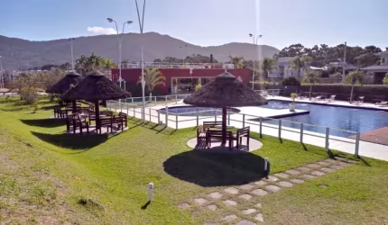 OPORTUNIDADE IMPERDÍVEL – Casa Linda em Condomínio Fechado no Norte da Ilha!