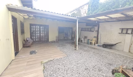 Você está procurando uma casa espaçosa, confortável e bem localizada? Essa é a oportunidade perfeita para você!