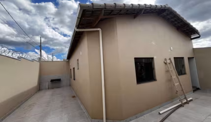 Casa para Venda em Montes Claros, Jardim Olímpico, 3 dormitórios, 1 suíte, 2 banheiros, 2 vagas