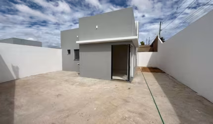 Casa para Venda em Montes Claros, Guarujá, 3 dormitórios, 1 suíte, 2 banheiros, 2 vagas