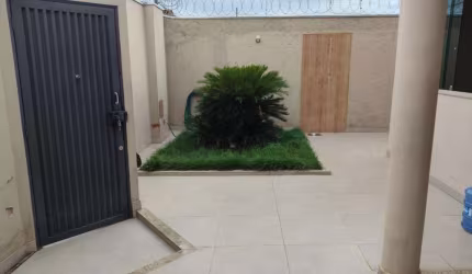 Casa para Venda em Montes Claros, Canelas, 3 dormitórios, 1 suíte, 2 banheiros, 2 vagas