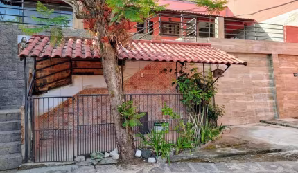 Casa 2 dormitórios para Venda em Miguel Pereira, Vila Suissa, 2 dormitórios, 1 suíte, 1 banheiro, 2 vagas