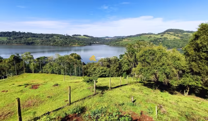 SÍTIO NA BEIRA DO LAGO