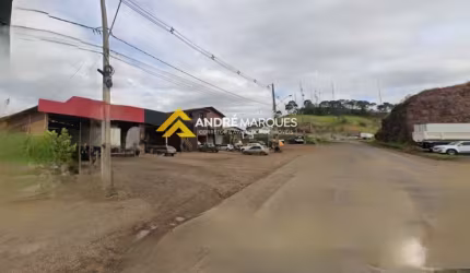 BARRACÕES E APARTAMTENTOS