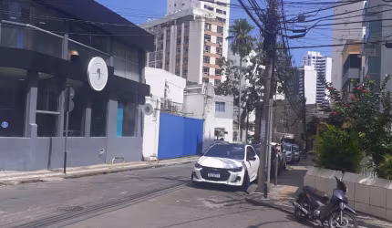 Graça- 2 quartos com dependência e varanda