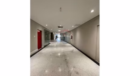 EXCELENTE LOJA EM MALL NA ENSEADA DO SUÁ