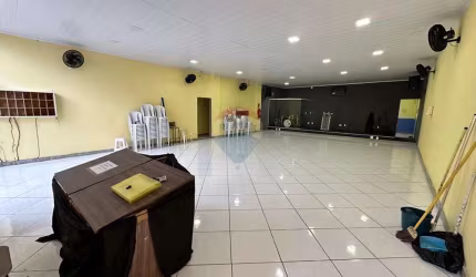 Imóvel comercial de 3 andares em Santos Dumont (antes, utilizado como Igreja)