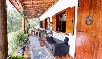 Sítio Exclusivo com Sede Luxuosa e 4 Suítes em Domingos Martins